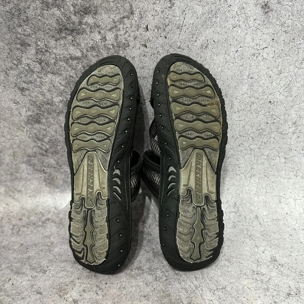 Skechers please see